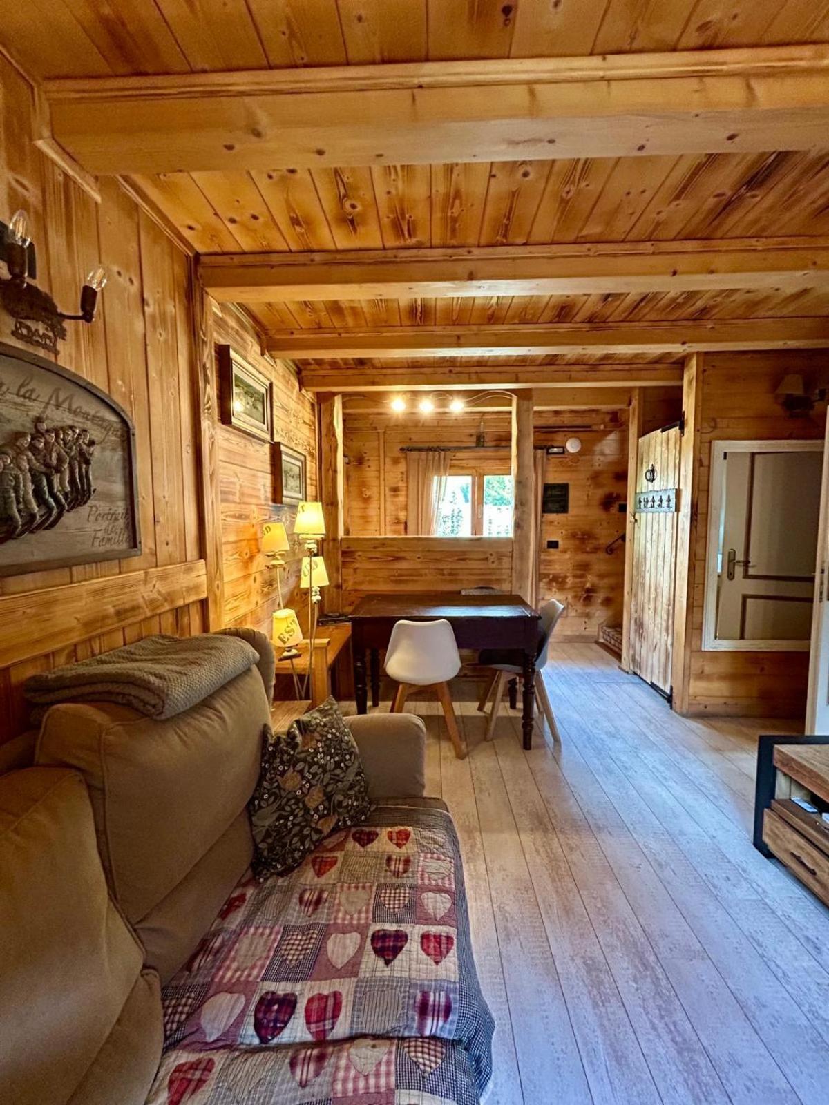 Hotel Letterario Locanda Collomb La Thuile Exterior photo