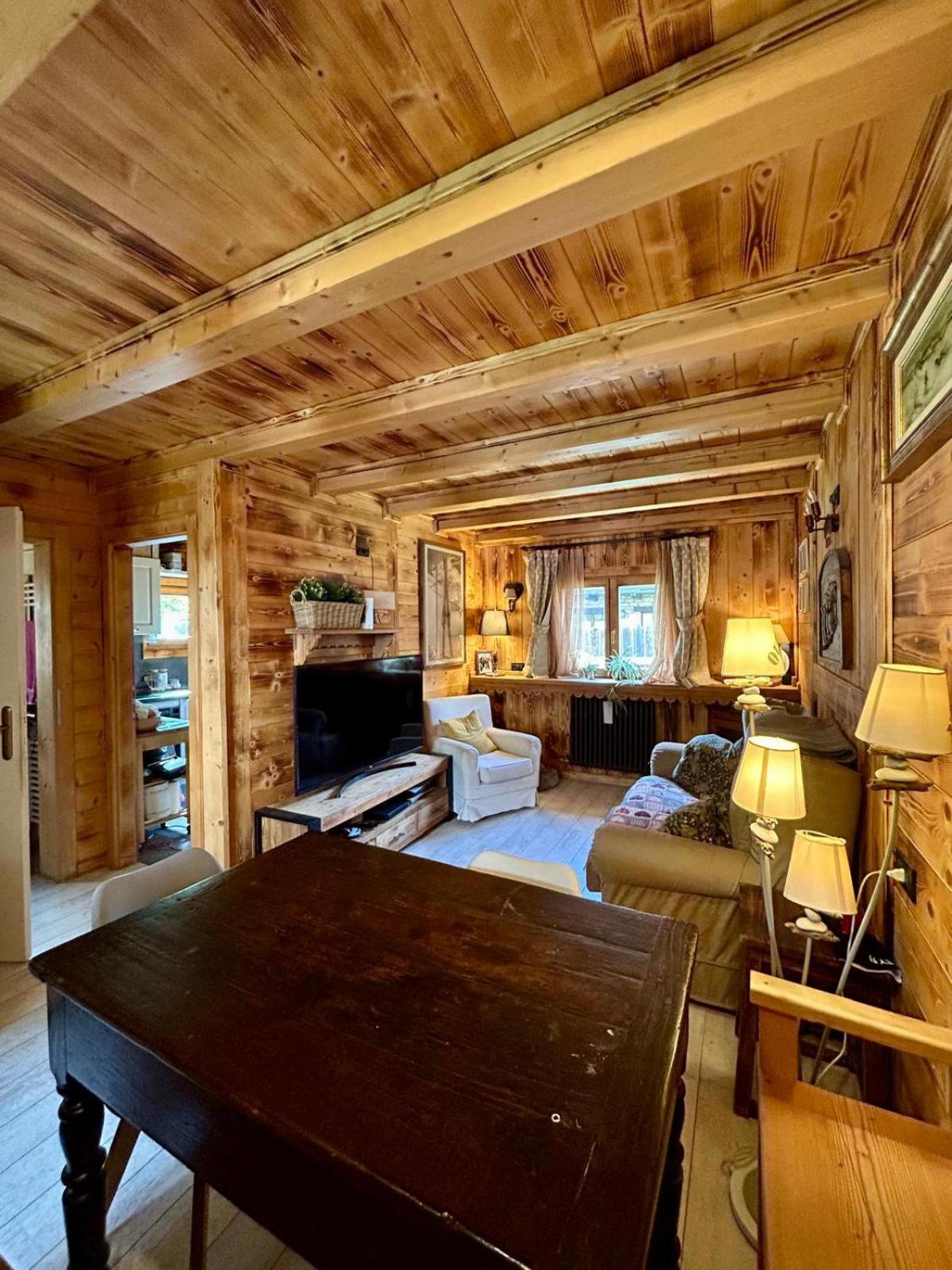 Hotel Letterario Locanda Collomb La Thuile Exterior photo
