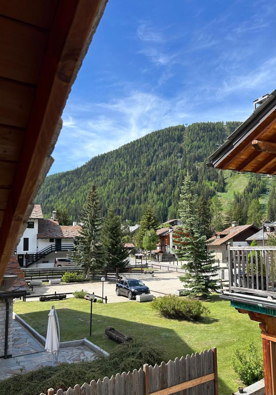 Hotel Letterario Locanda Collomb La Thuile Exterior photo